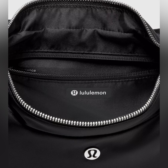 Lululemon City Essentials Shoulder Bag - Picture 5 of 9
